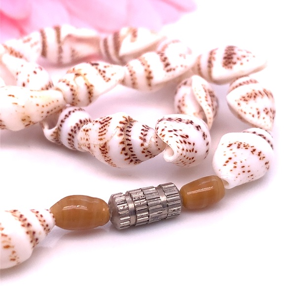 Natural shell choker Necklace 14” - Picture 2 of 6